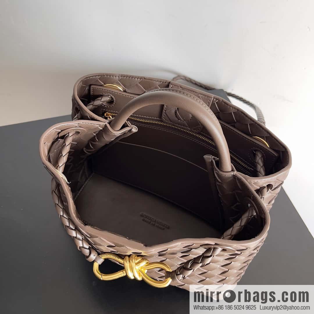 BV Bottega Veneta2023 New Andiamo Small, Model Number: 743568 Candy Brown