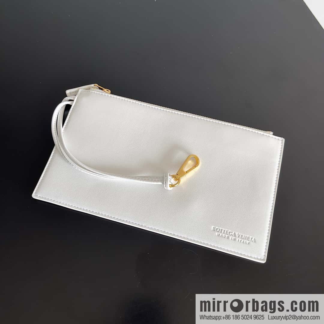 B new Cabat large shopping bag model number: 608811 white