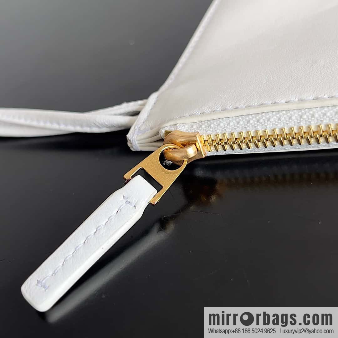 B new Cabat large shopping bag model number: 608811 white