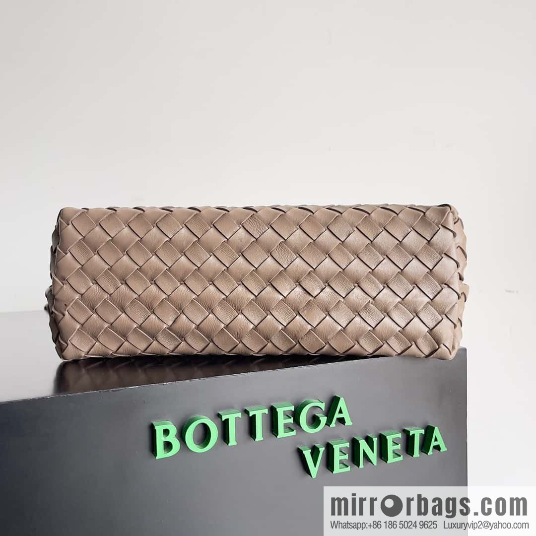 BV Bottega Veneta2023 new Andiamo woven handbag, medium, model number: 743572 khaki