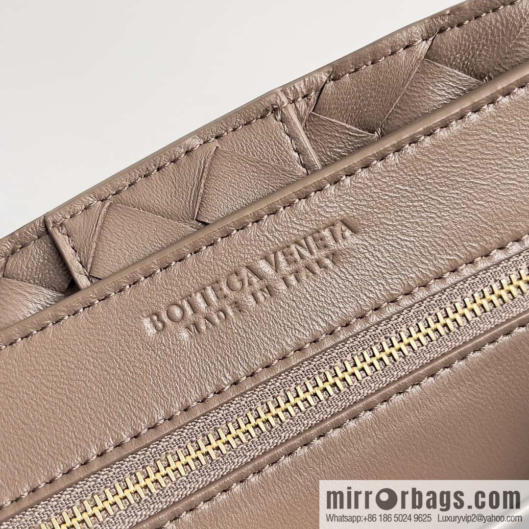 BV Bottega Veneta2023 new Andiamo woven handbag, medium, model number: 743572 khaki