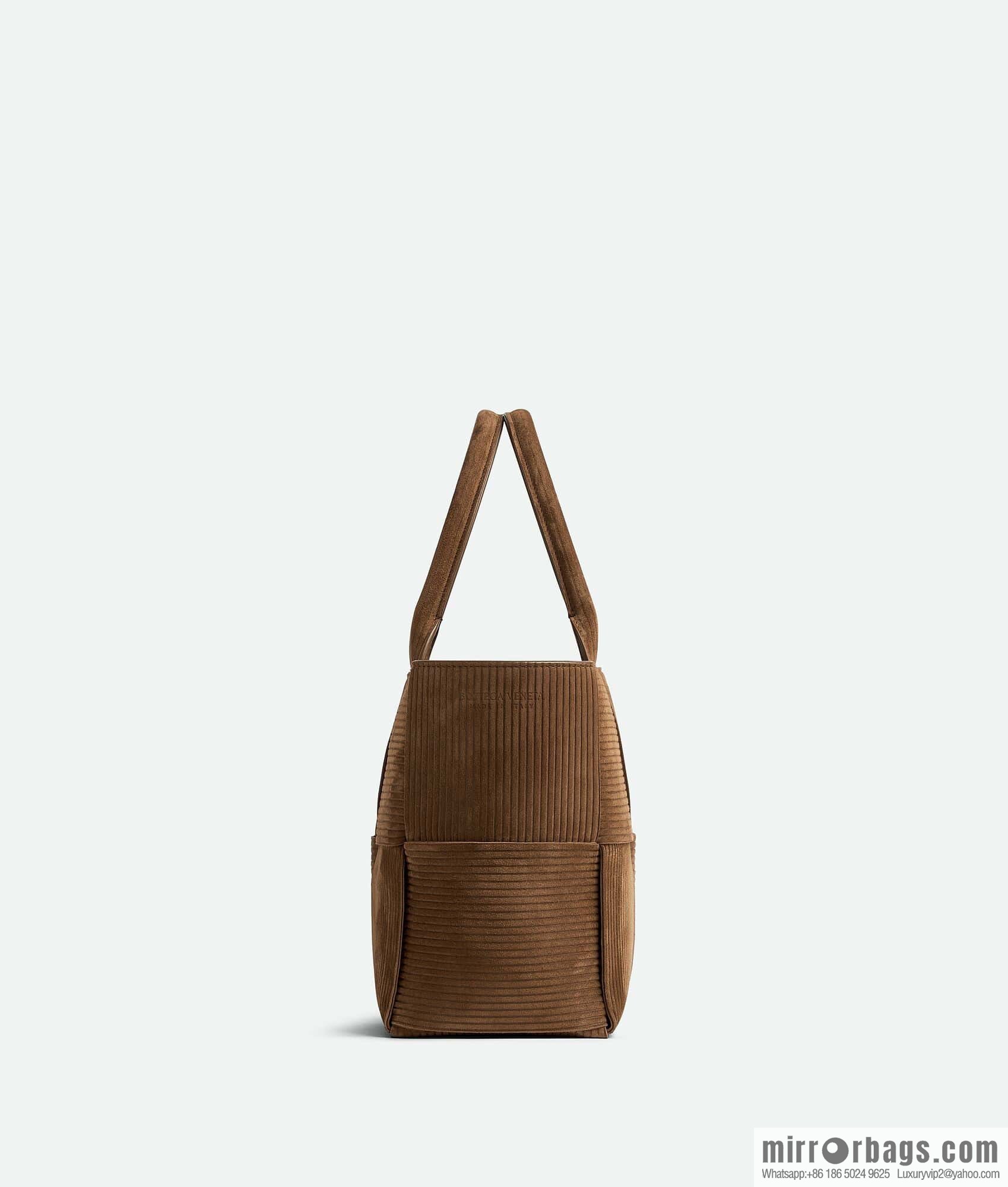 BV Arco Tote 𝗕𝗼𝘁𝘁𝗲𝗴𝗮 𝗩𝗲𝗻𝗲𝘁𝗮 corduroy rectangular tote bag