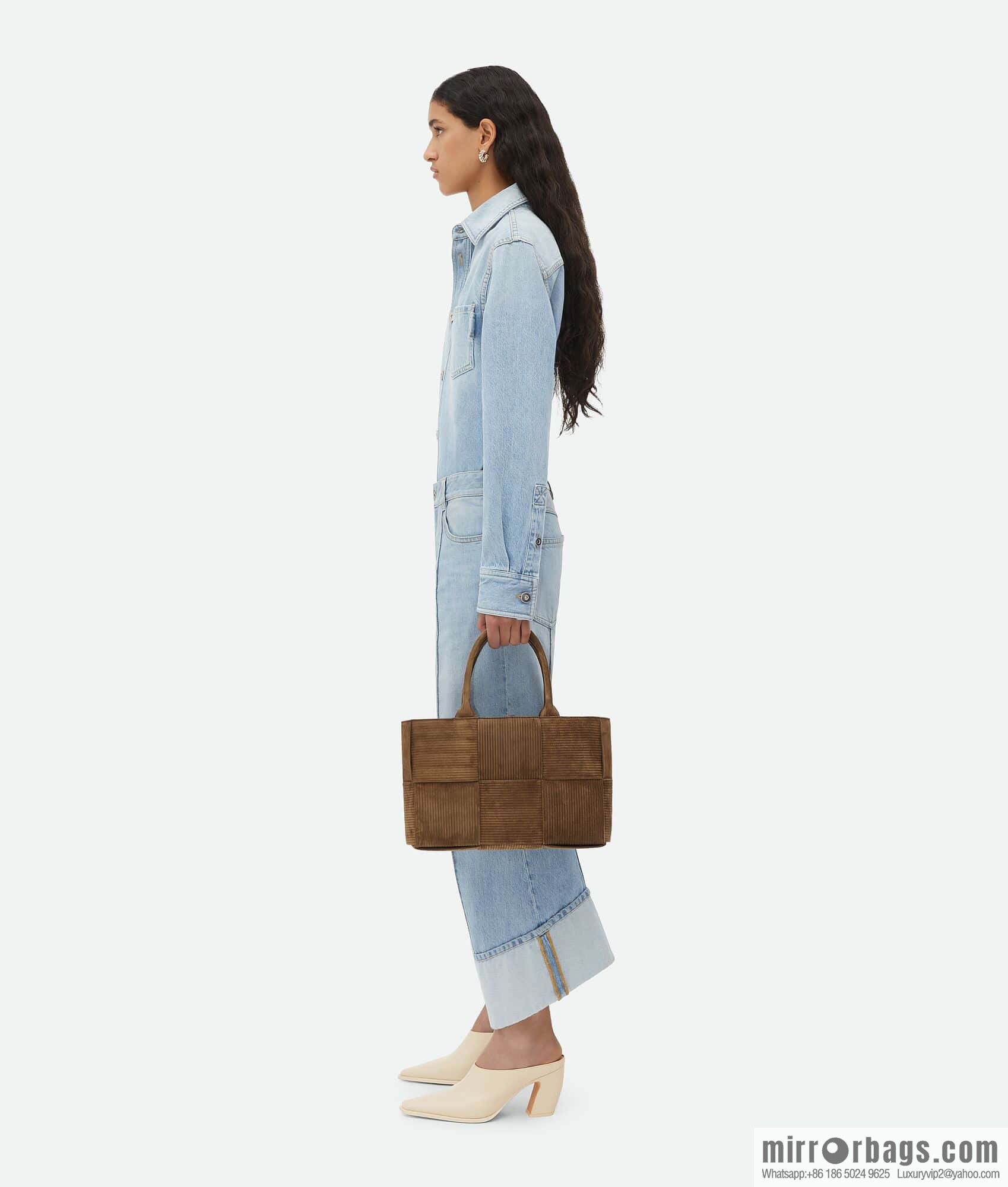 BV Arco Tote 𝗕𝗼𝘁𝘁𝗲𝗴𝗮 𝗩𝗲𝗻𝗲𝘁𝗮 corduroy rectangular tote bag