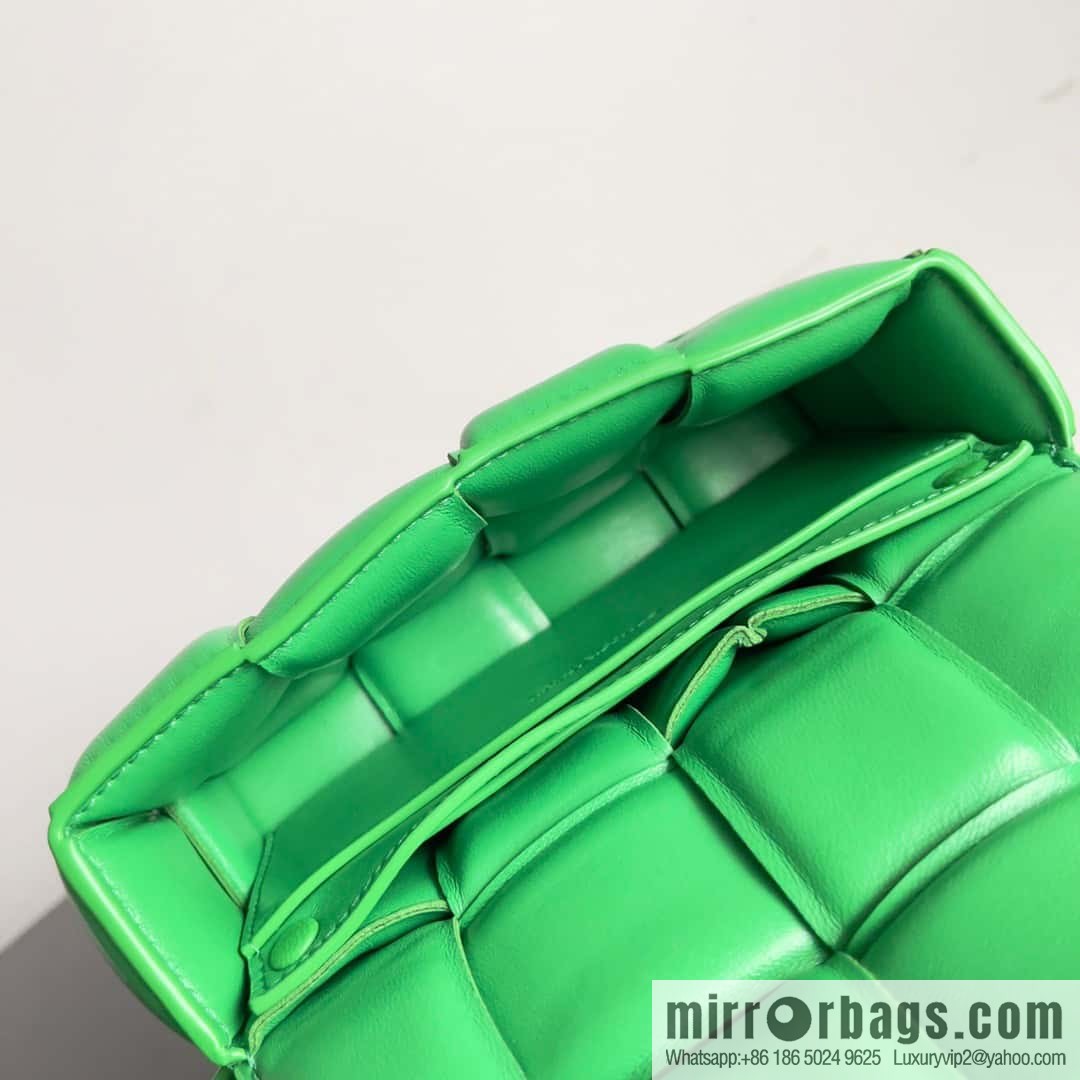 8-grid cassette Bv new 8-grid cassette Bv new 23-year model number: 710075 parrot green