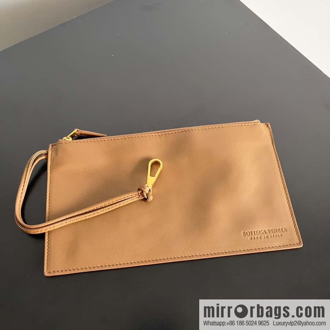 BV Arco Tote 𝗕𝗼𝘁𝘁𝗲𝗴𝗮 𝗩𝗲𝗻𝗲𝘁𝗮 corduroy rectangular tote bag