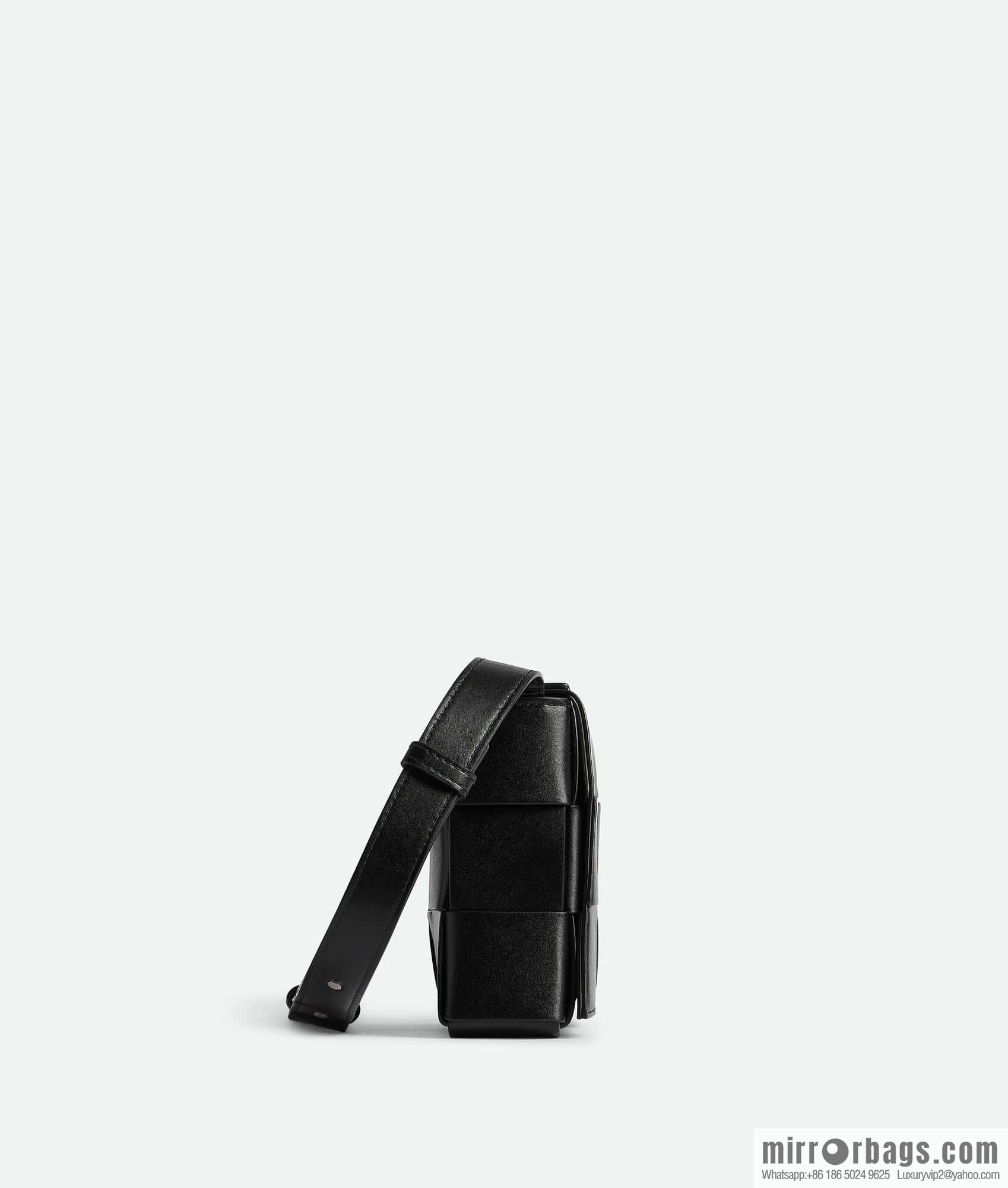 Bottega Veneta's new Cassette collection Men's fashion number: 765897