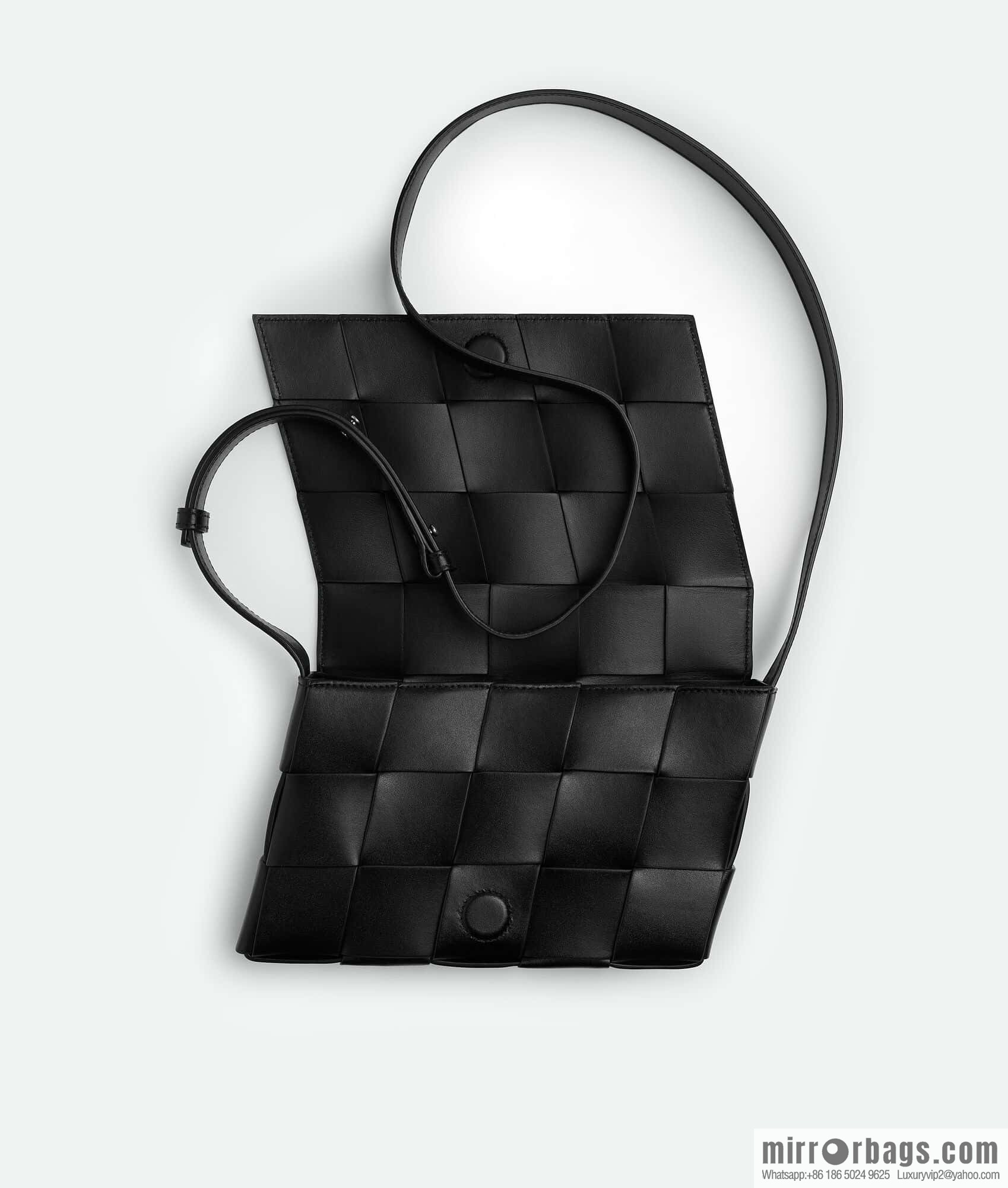 Bottega Veneta's new Cassette collection Men's fashion number: 765897