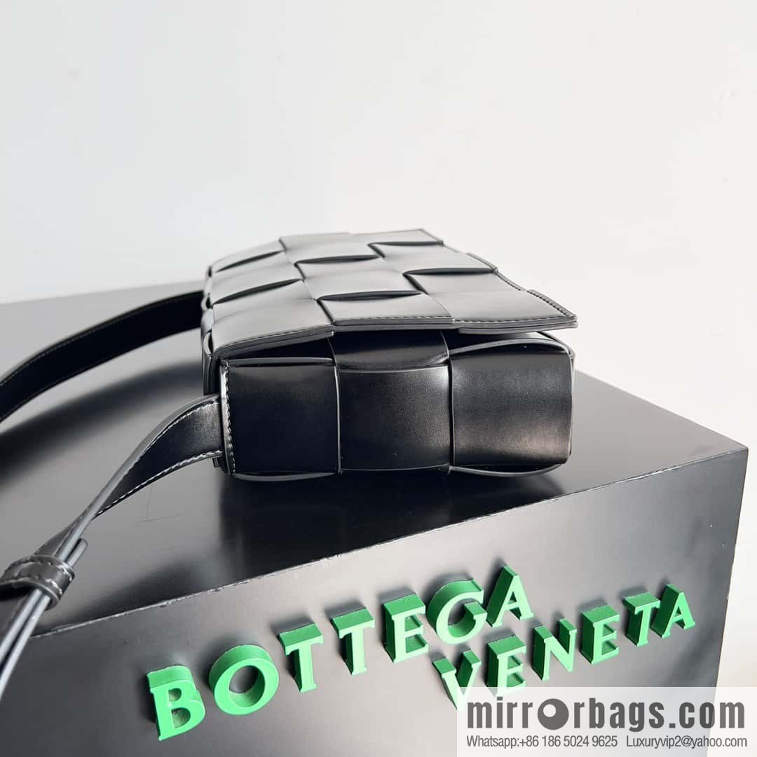 Bottega Veneta's new Cassette collection Men's fashion number: 765897