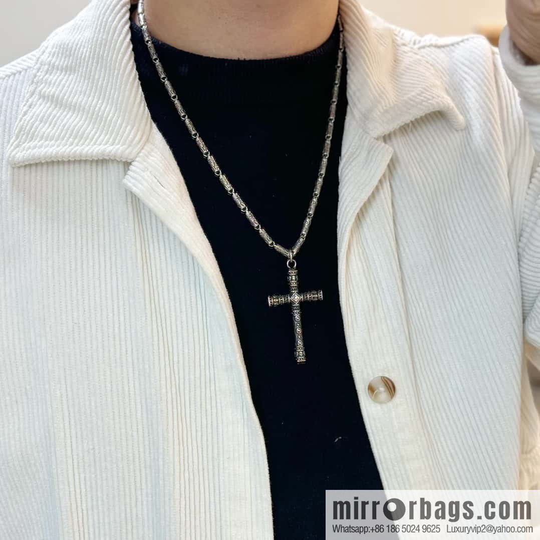 ❗️New ❗️ ☀ New Gucci cross necklace ☀