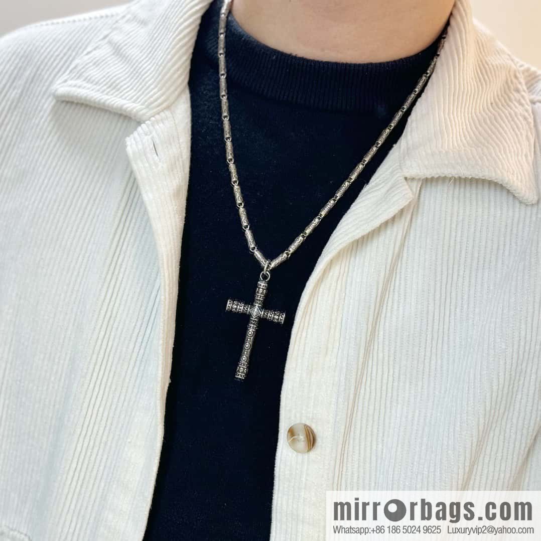 ❗️New ❗️ ☀ New Gucci cross necklace ☀