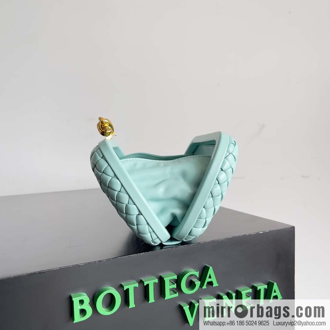 Bottega Veneta BV Knot | minaudiere: 717622 Tiffany & Co. Blue