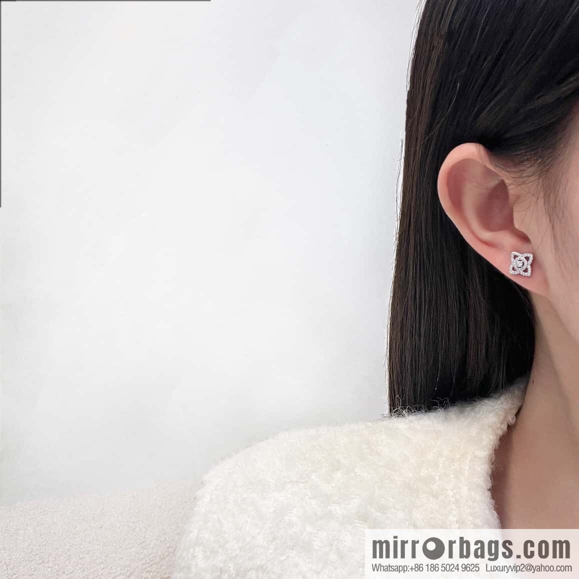 ❗️New ❗️ New ☑️ De Beers De Beers Mini Lotus Lotus Stud Earrings