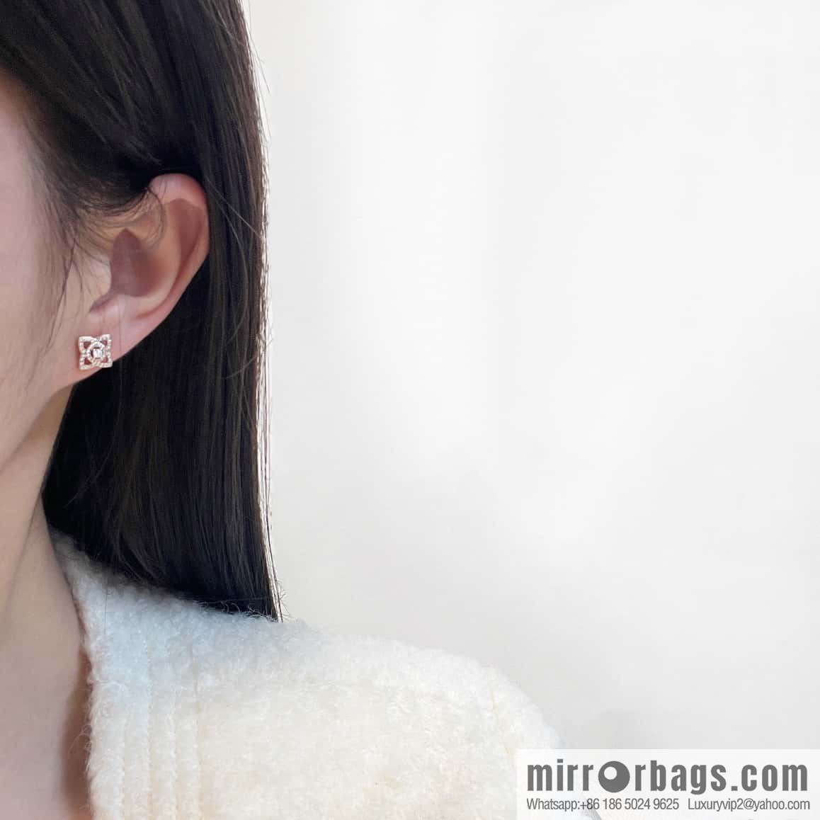 ❗️New ❗️ New ☑️ De Beers De Beers Mini Lotus Lotus Stud Earrings