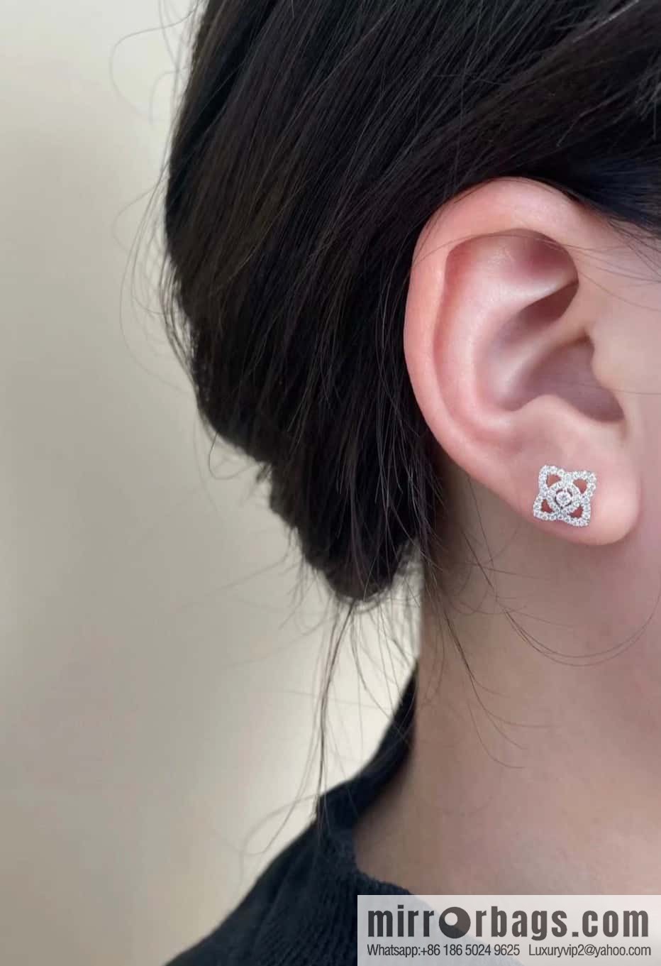 ❗️New ❗️ New ☑️ De Beers De Beers Mini Lotus Lotus Stud Earrings