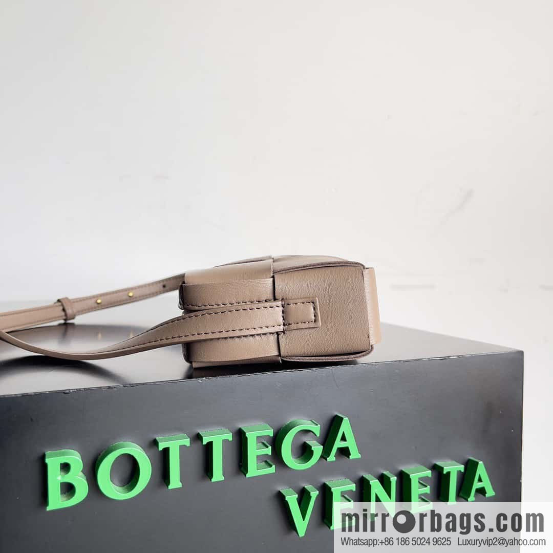 Bv early autumn new Cassette mobile phone bag, messenger bag, model; 755031 khaki