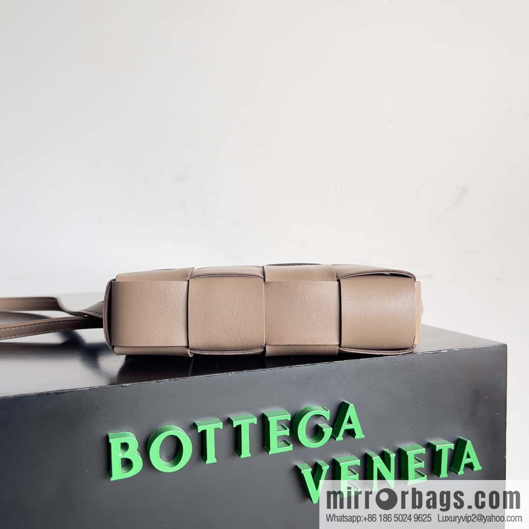 Bv early autumn new Cassette mobile phone bag, messenger bag, model; 755031 khaki
