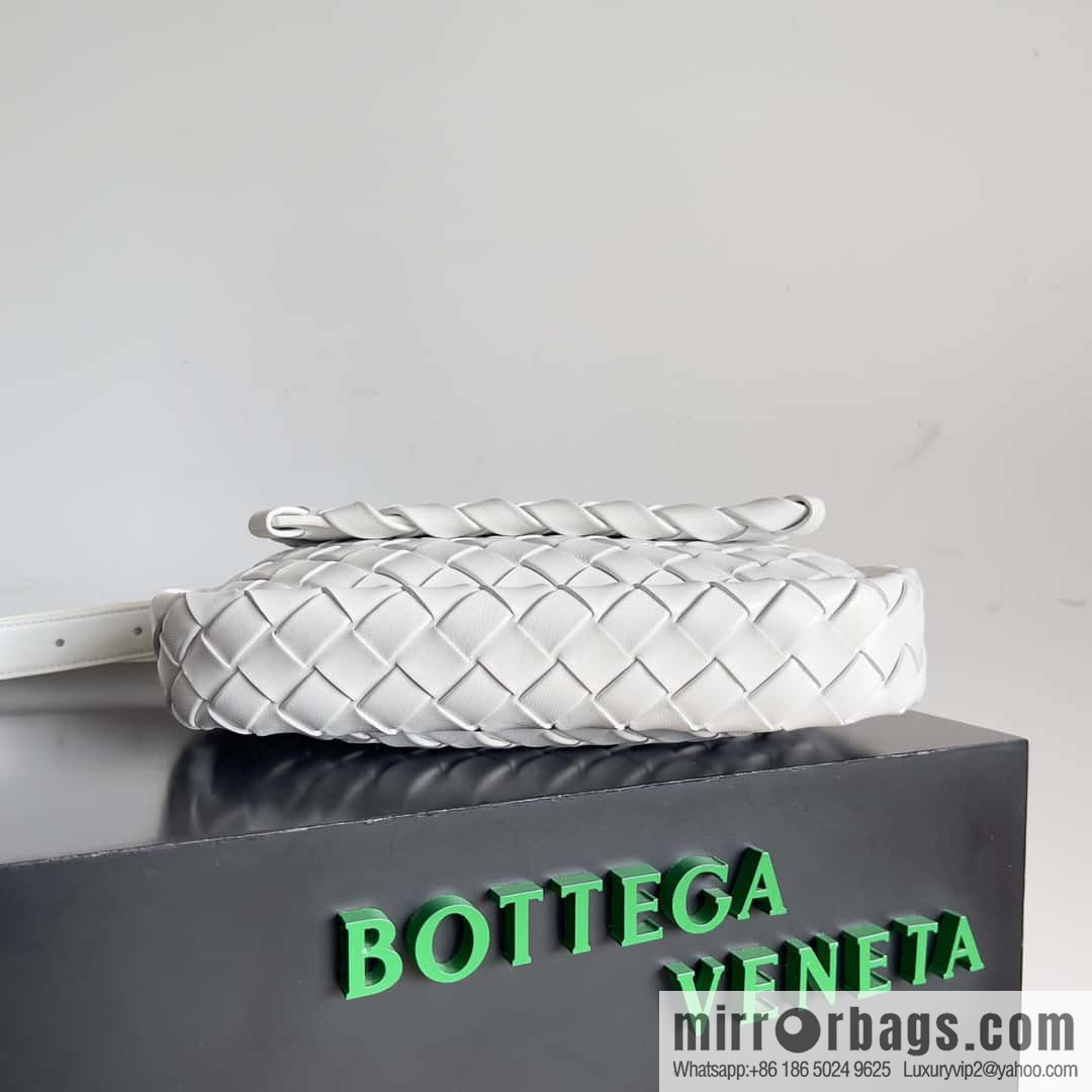 #B's new COBBLE Cobble Bag in early autumn of 2023 is the same as Stefanie Sun, model number: 755659.