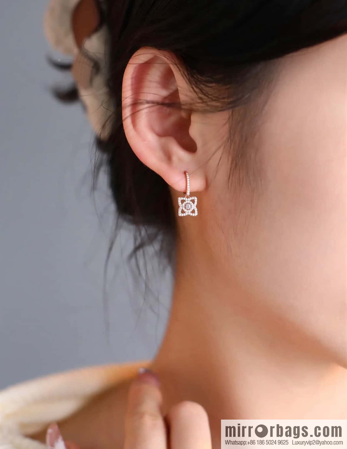 ❗️New ❗️ New ☑️ De Beers De Beers Mini Lotus Lotus Stud Earrings