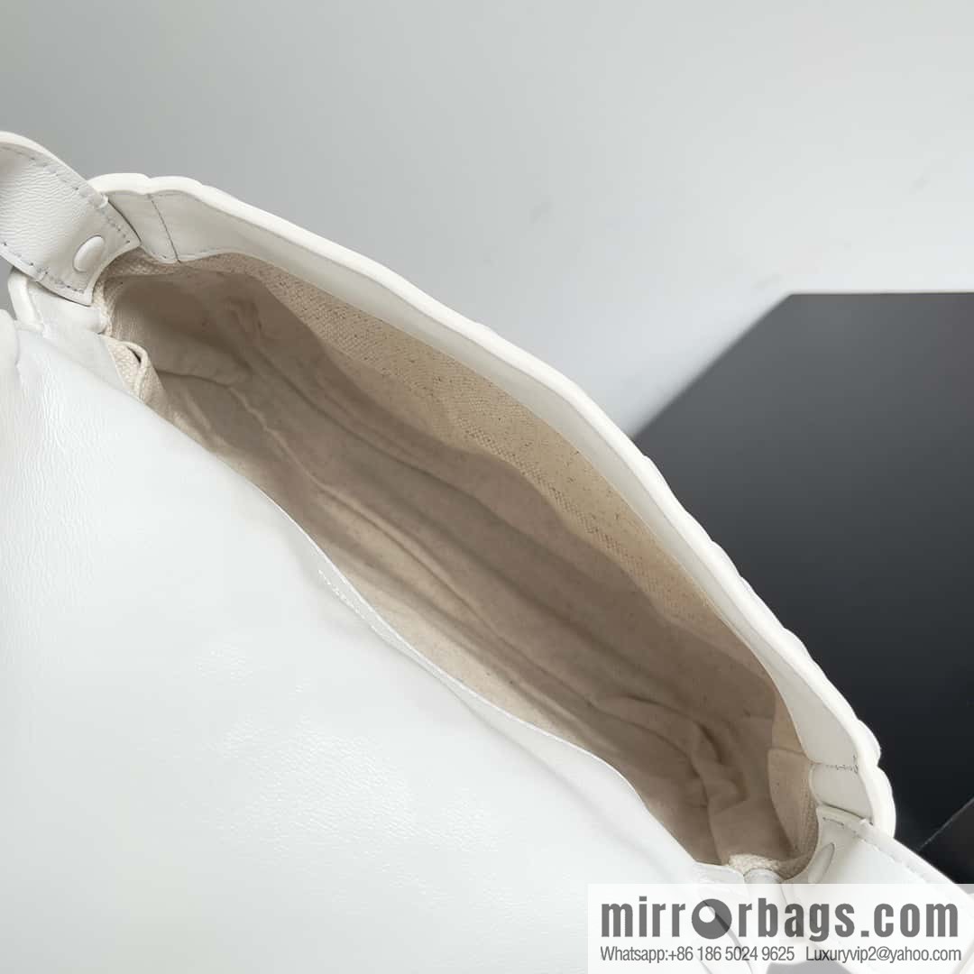 #B's new COBBLE Cobble Bag in early autumn of 2023 is the same as Stefanie Sun, model number: 755659.