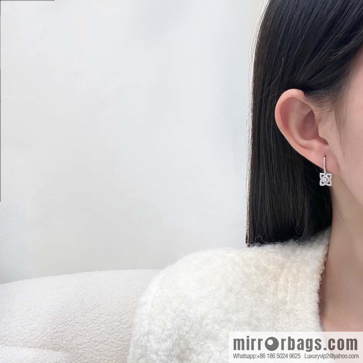 ❗️New ❗️ New ☑️ De Beers De Beers Mini Lotus Lotus Stud Earrings