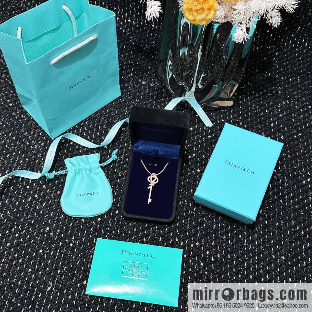 ❗️New ❗️ New ☑️ TIFFANY & Co. Woven Full Diamond Key Necklace