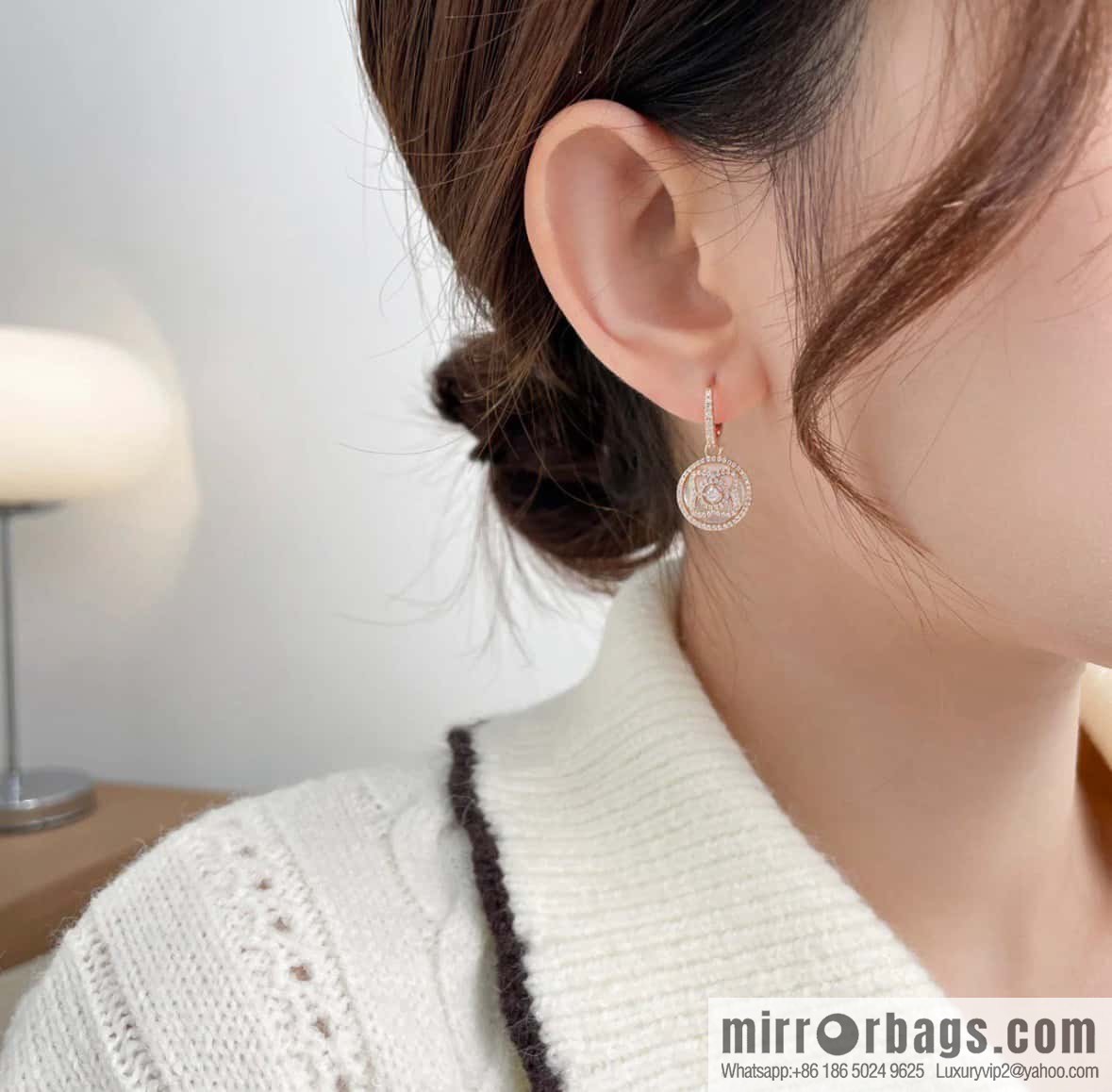 ❗️New ❗️ New ☑️ De Beers De Beers mini lotus white shell lotus stud earrings