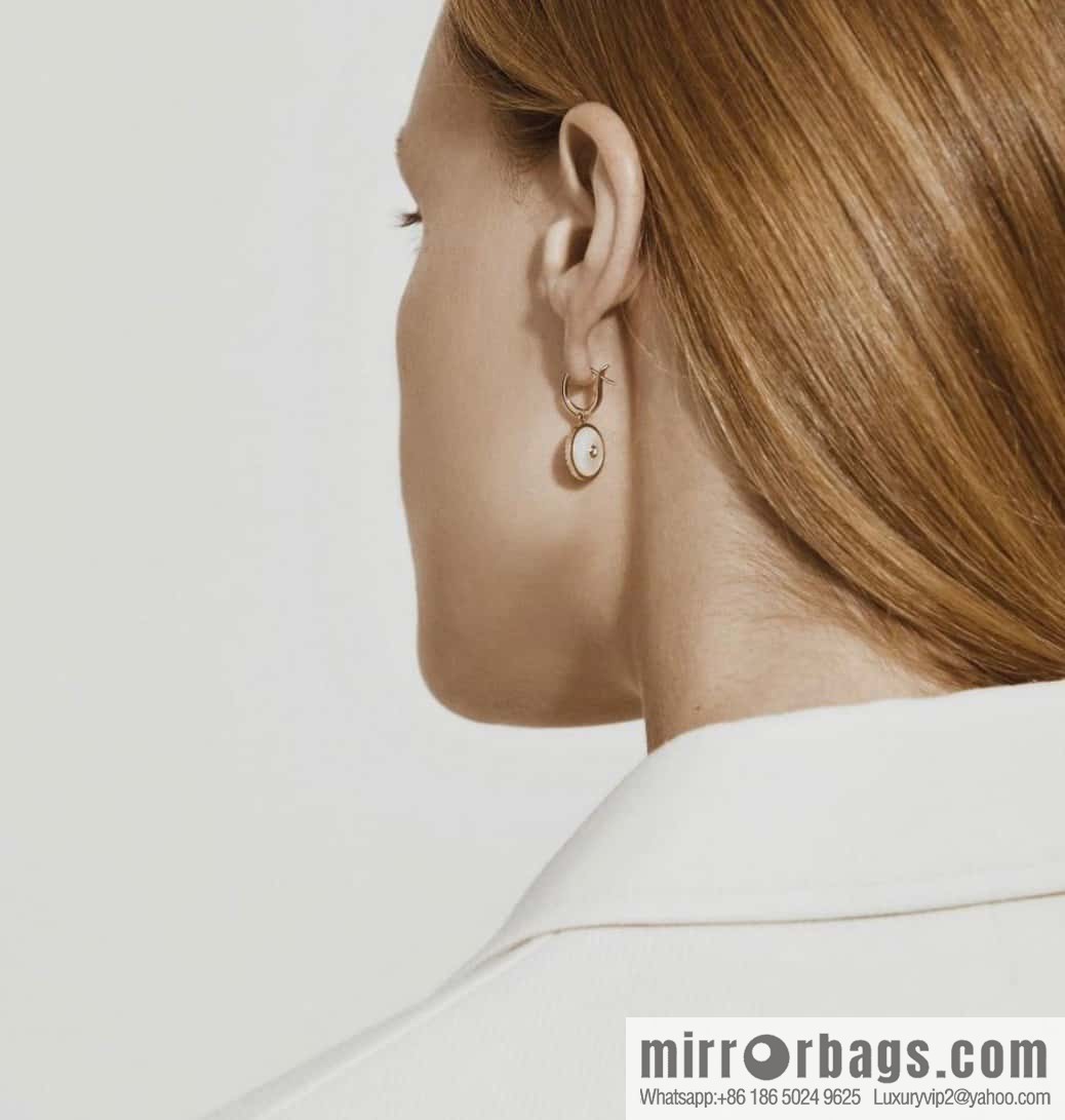 ❗️New ❗️ New ☑️ De Beers De Beers mini lotus white shell lotus stud earrings