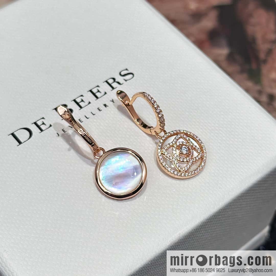 ❗️New ❗️ New ☑️ De Beers De Beers mini lotus white shell lotus stud earrings