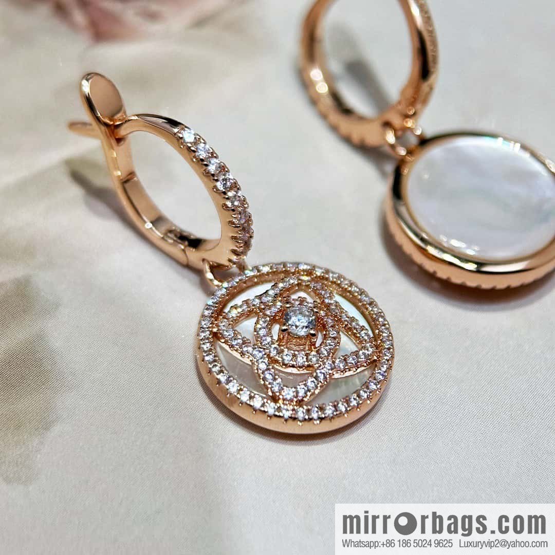 ❗️New ❗️ New ☑️ De Beers De Beers mini lotus white shell lotus stud earrings