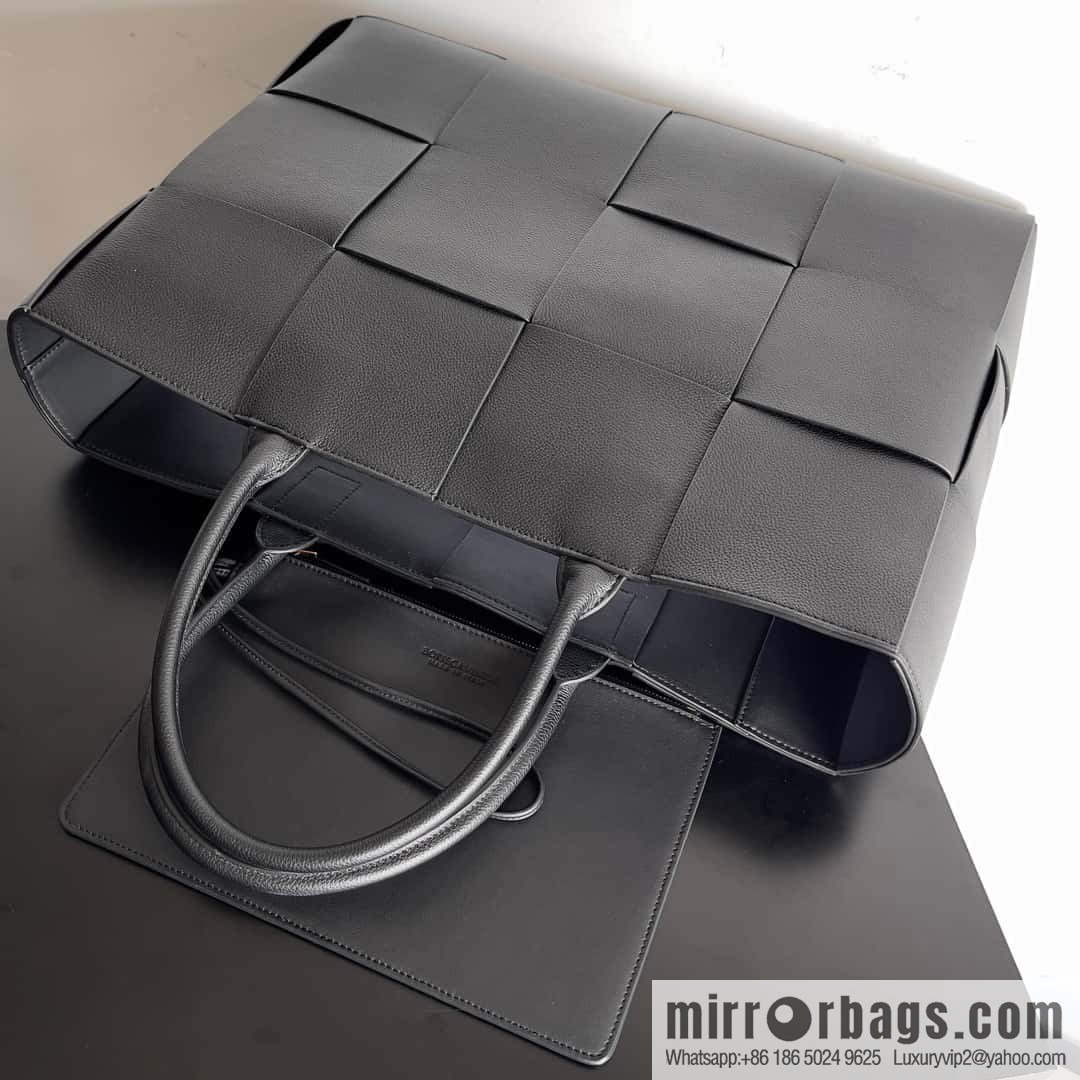 BV tote bag, large BV new large tote bag, model number 620623, model number: 680165.