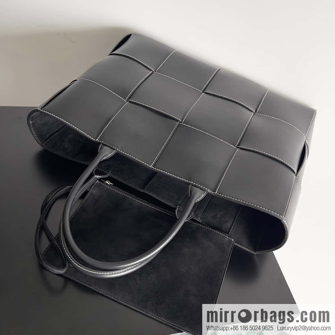 BV tote bag, large BV new large tote bag, model number 620623, model number: 680165.
