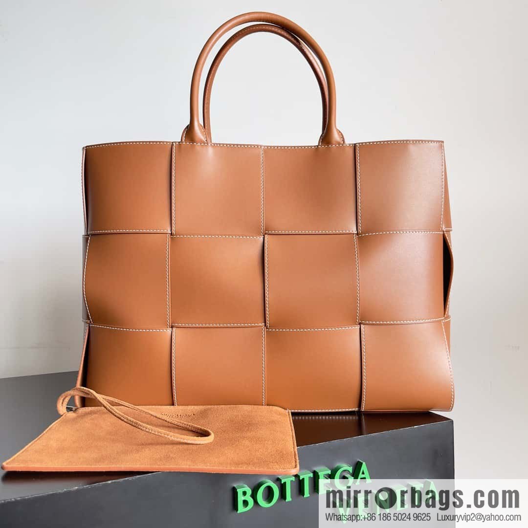 BV tote bag, large BV new large tote bag, model number 620623, model number: 680165.