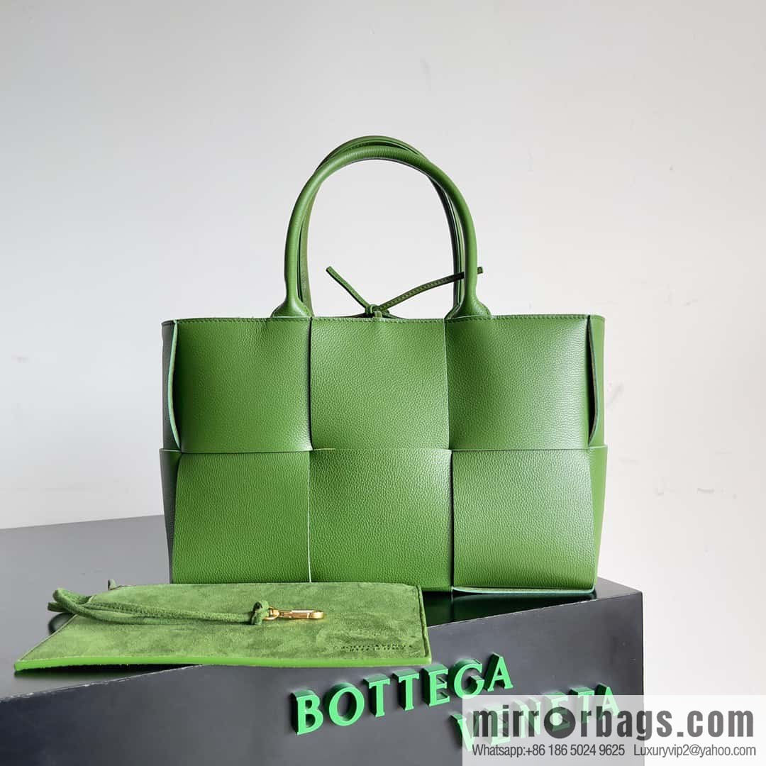 BottegaVeneta Intrecciato woven sheepskin two-color leather (fabric) tote handbag model: 652867