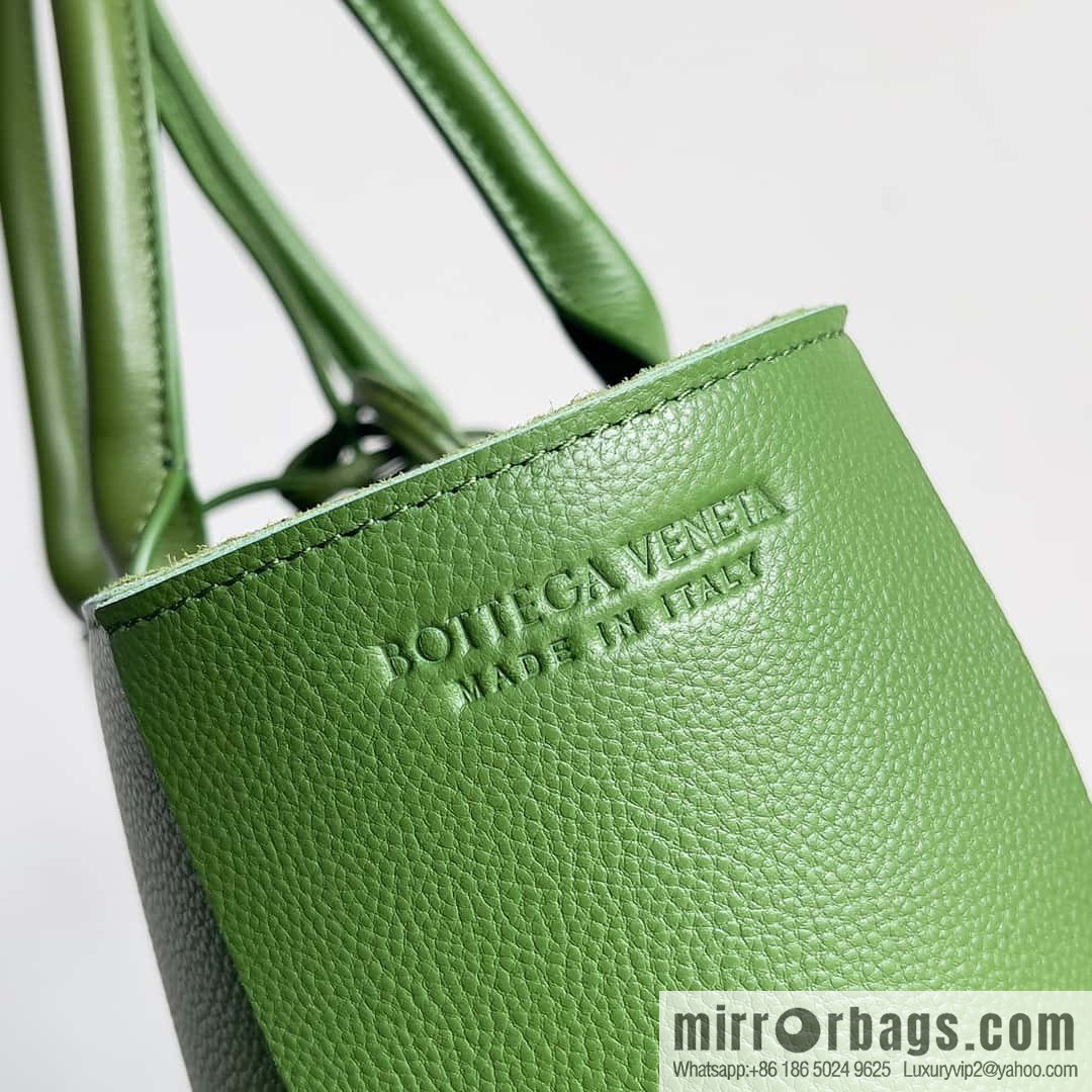 BottegaVeneta Intrecciato woven sheepskin two-color leather (fabric) tote handbag model: 652867
