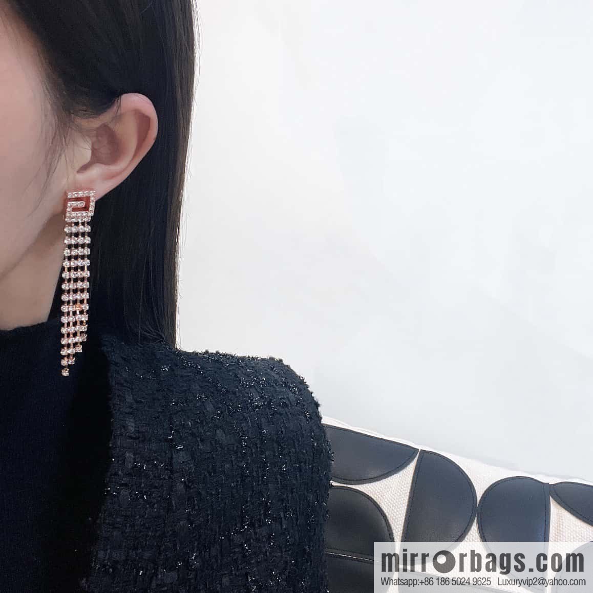 ❗️New ❗️☀ New Gucci Gucci G letter full diamond tassel stud earrings ☀