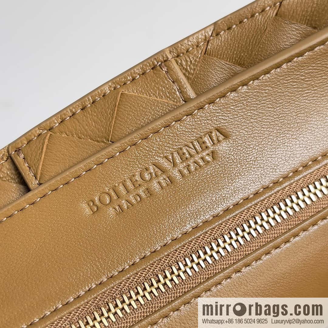 BV Bottega Veneta2023 New Andiamo woven handbag, medium, model number: 743572 mustard green