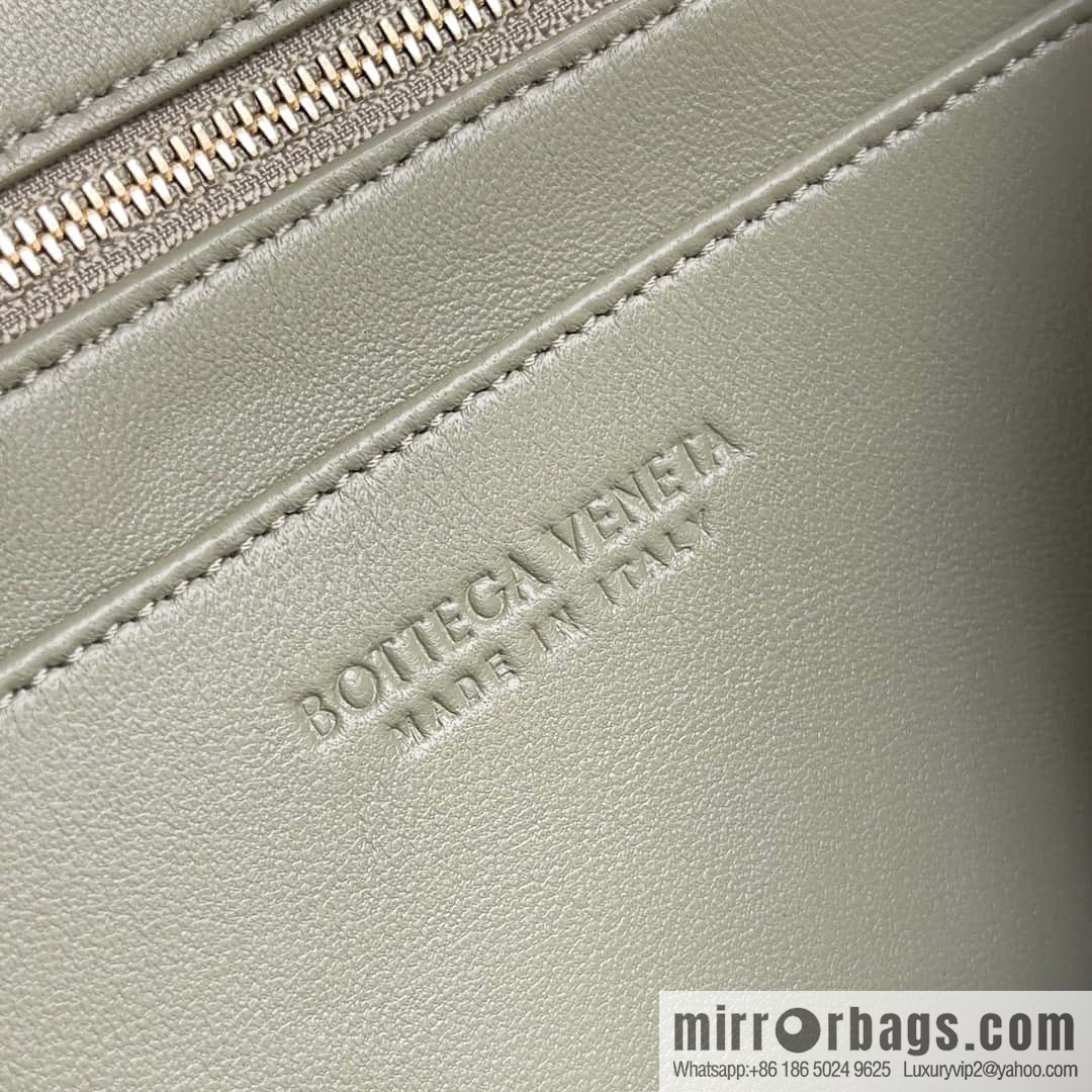 Bottega Veneta new horizontal Andiamond handbag, model number: 754990 travertine green
