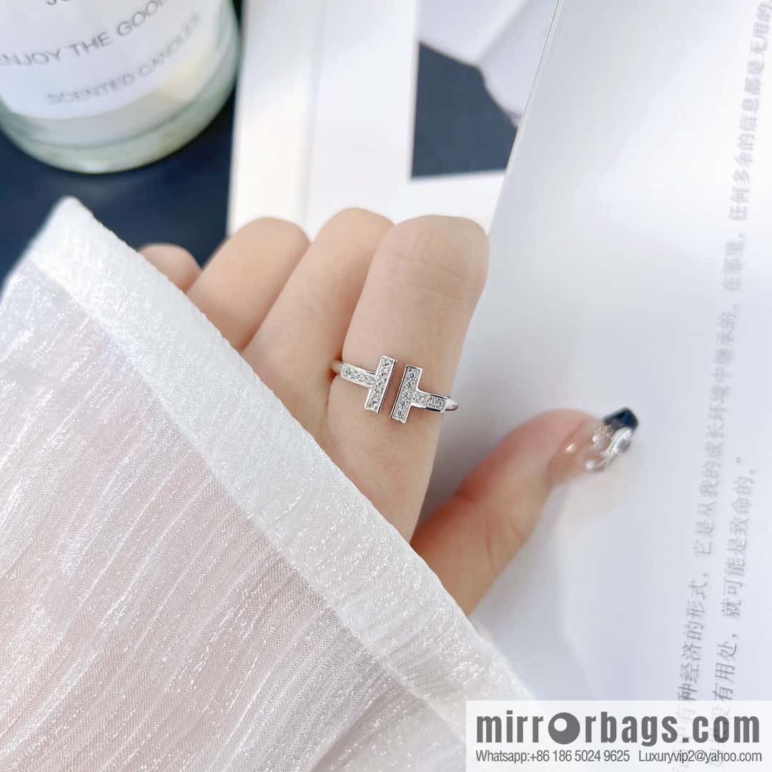 (5 Diamonds) ☀️ Tiffany & co, Classic T Series 5 Diamond Double T Ring ☀️