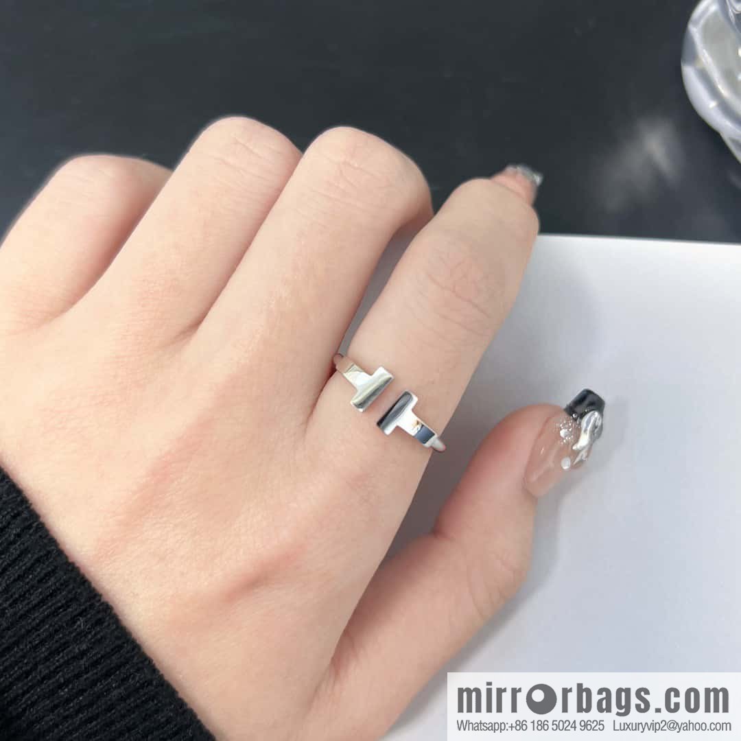 Glossy Ring ☀️ Tiffany & Co, Classic T Series, Glossy Double T Ring ☀️