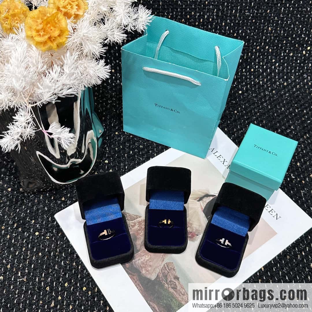 Glossy Ring ☀️ Tiffany & Co, Classic T Series, Glossy Double T Ring ☀️
