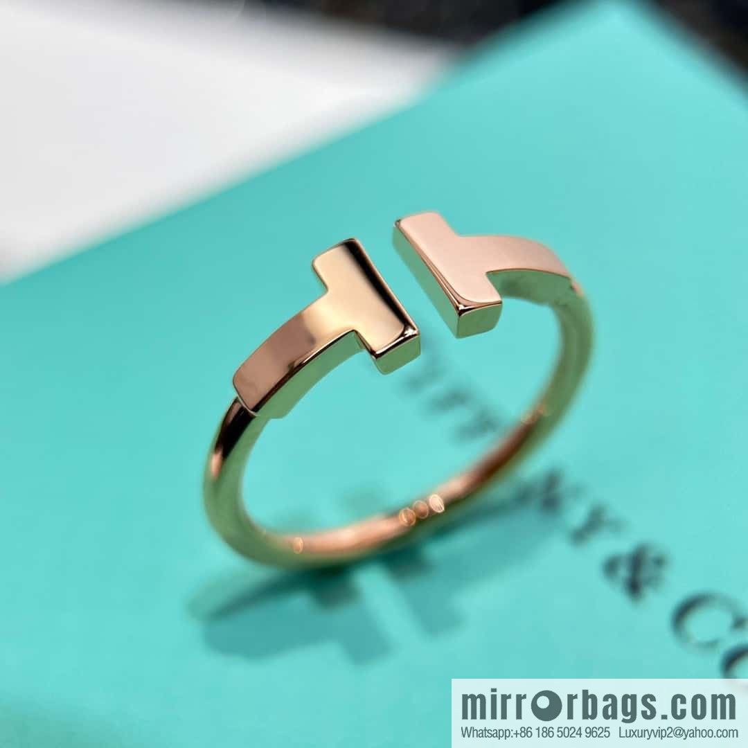 Glossy Ring ☀️ Tiffany & Co, Classic T Series, Glossy Double T Ring ☀️