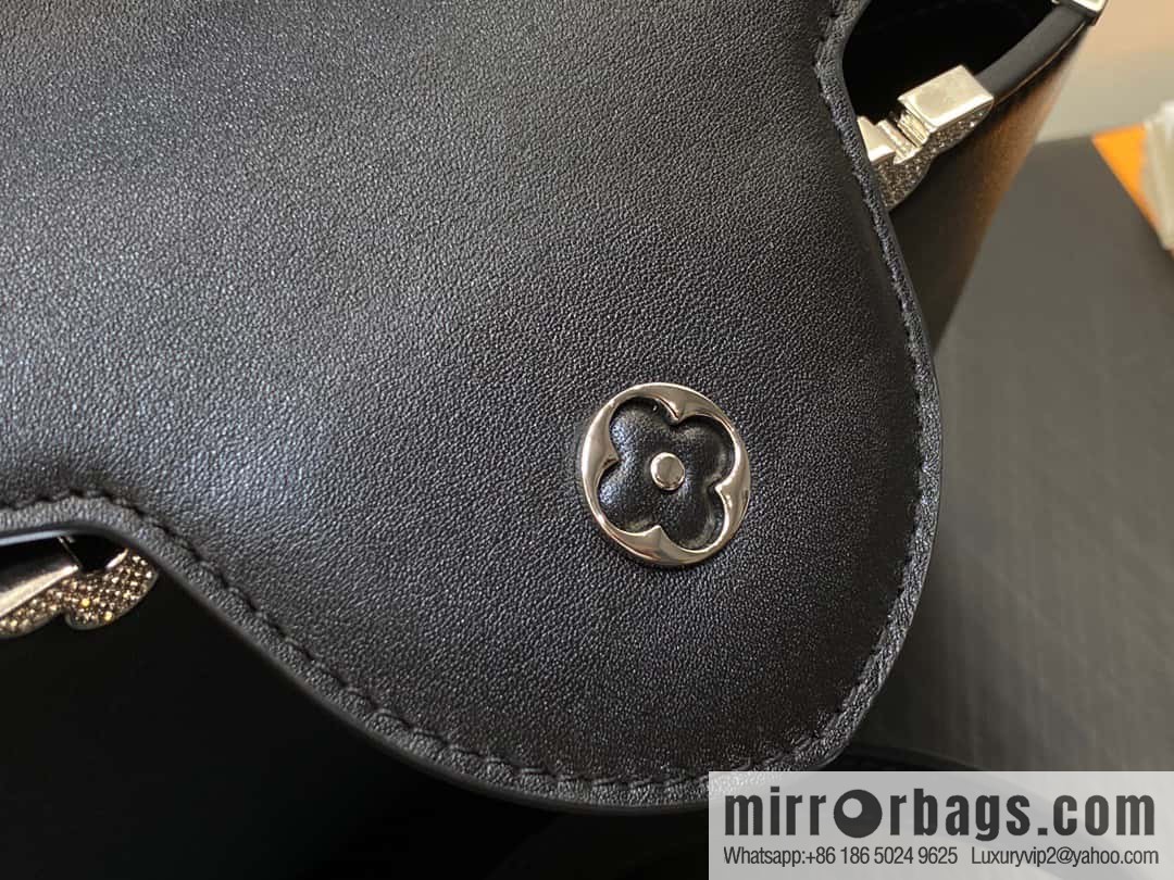 [Original order boutique] M51783 black full leather cap that English series, flower crown and white diamond Capucines medium handbag