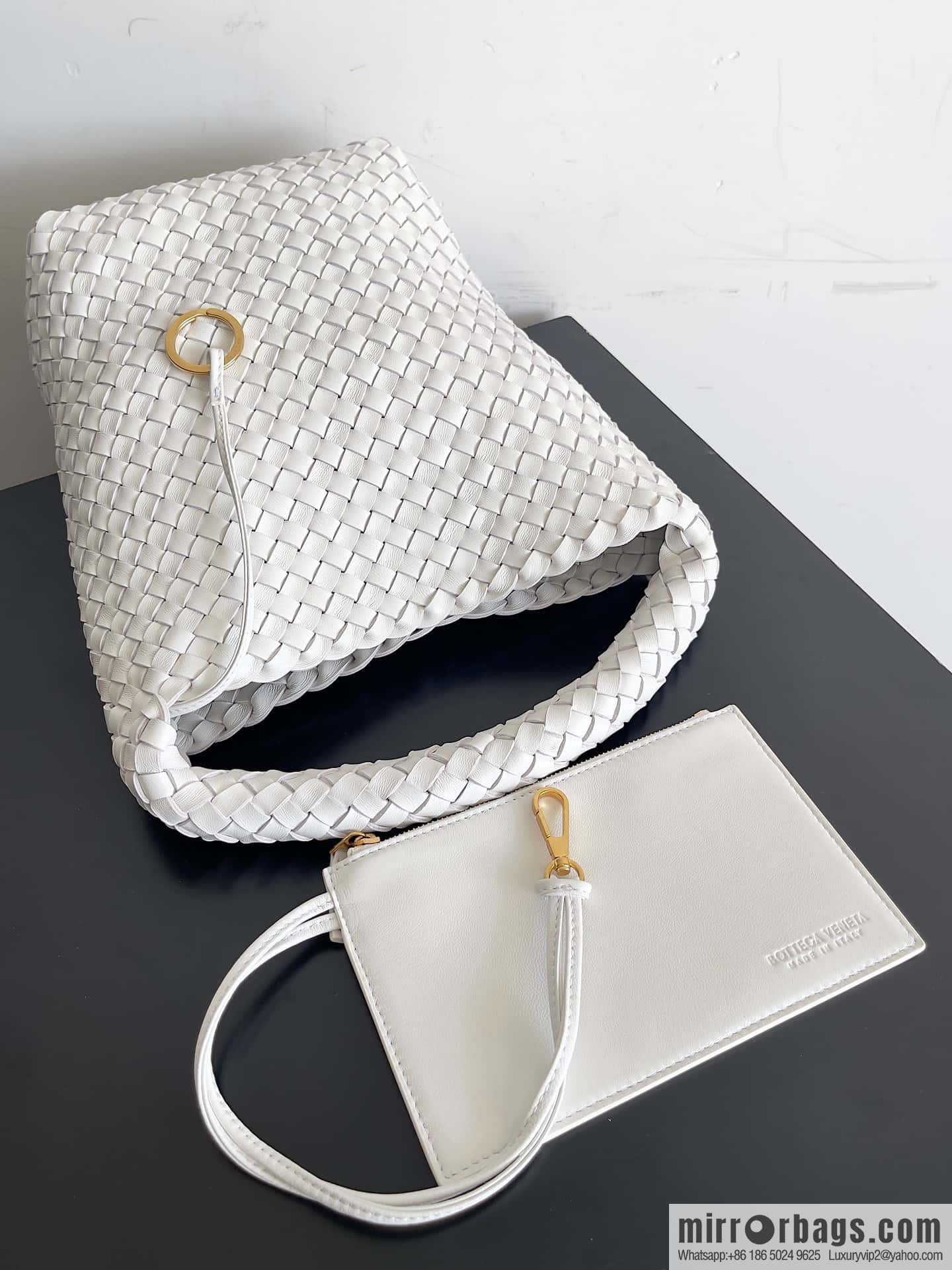 BV Cabat Bucket bucket bag model number: 753172 white