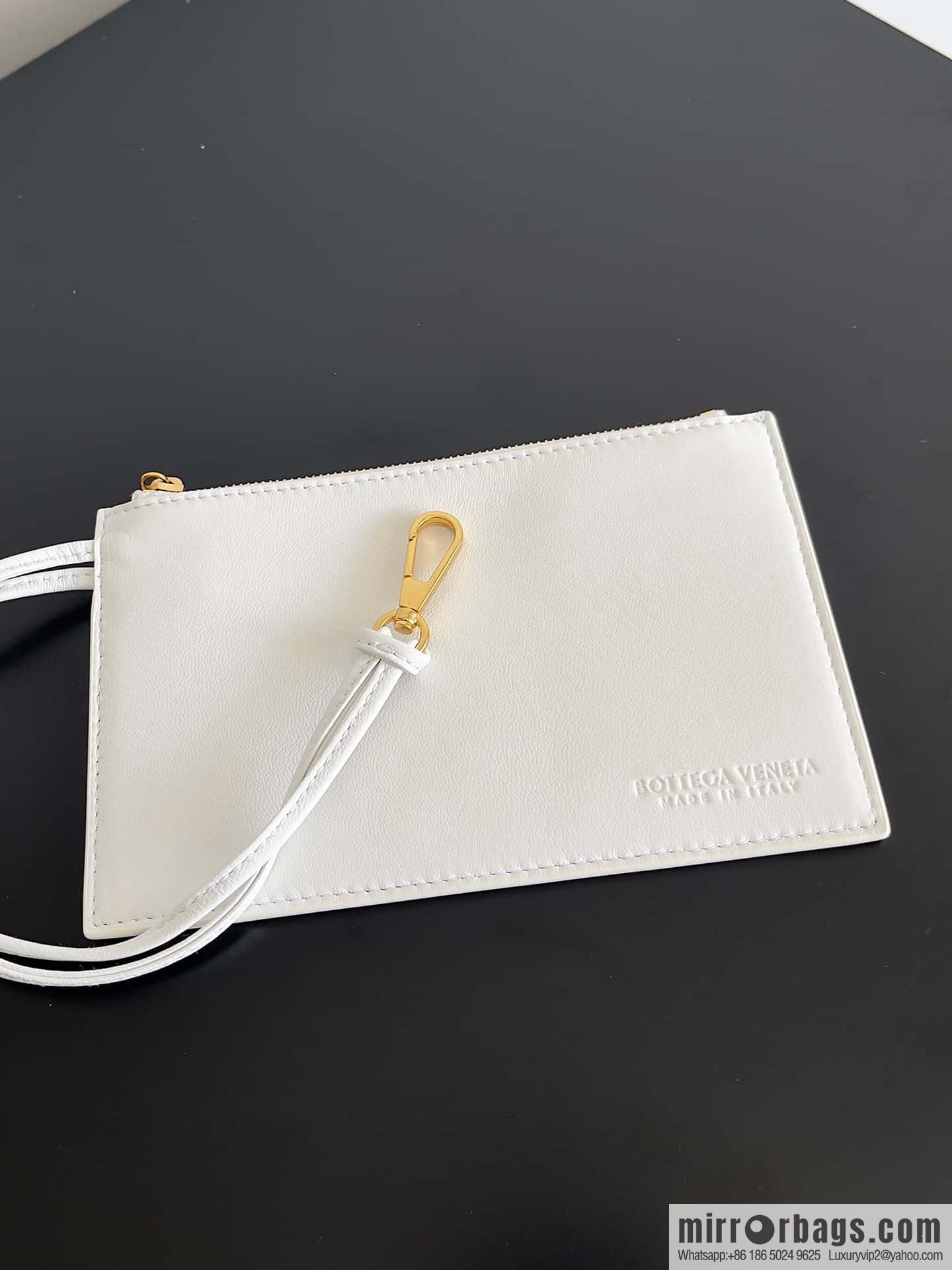 BV Cabat Bucket bucket bag model number: 753172 white