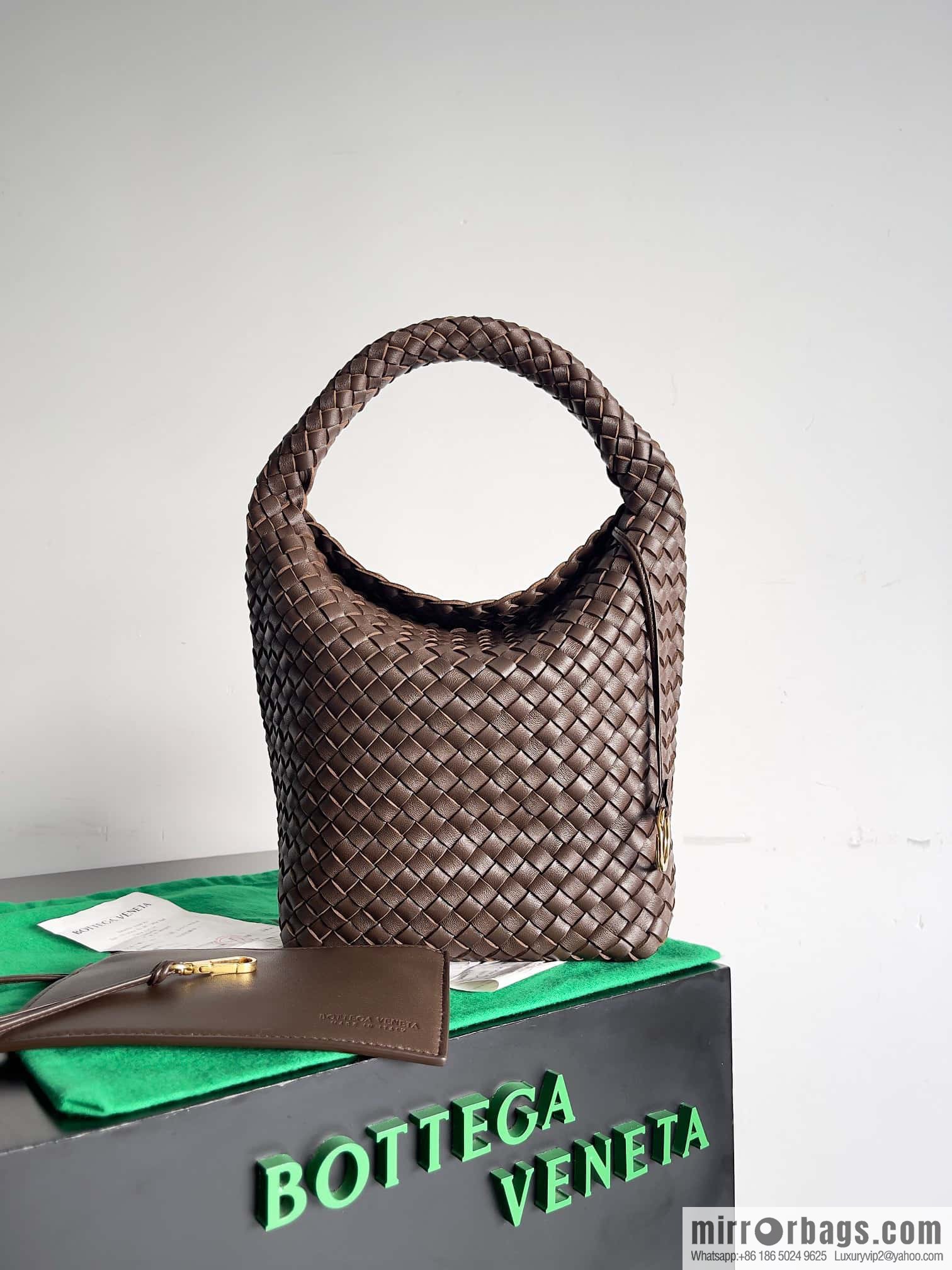 BV Cabat Bucket bucket bag model number: 753172 chocolate color