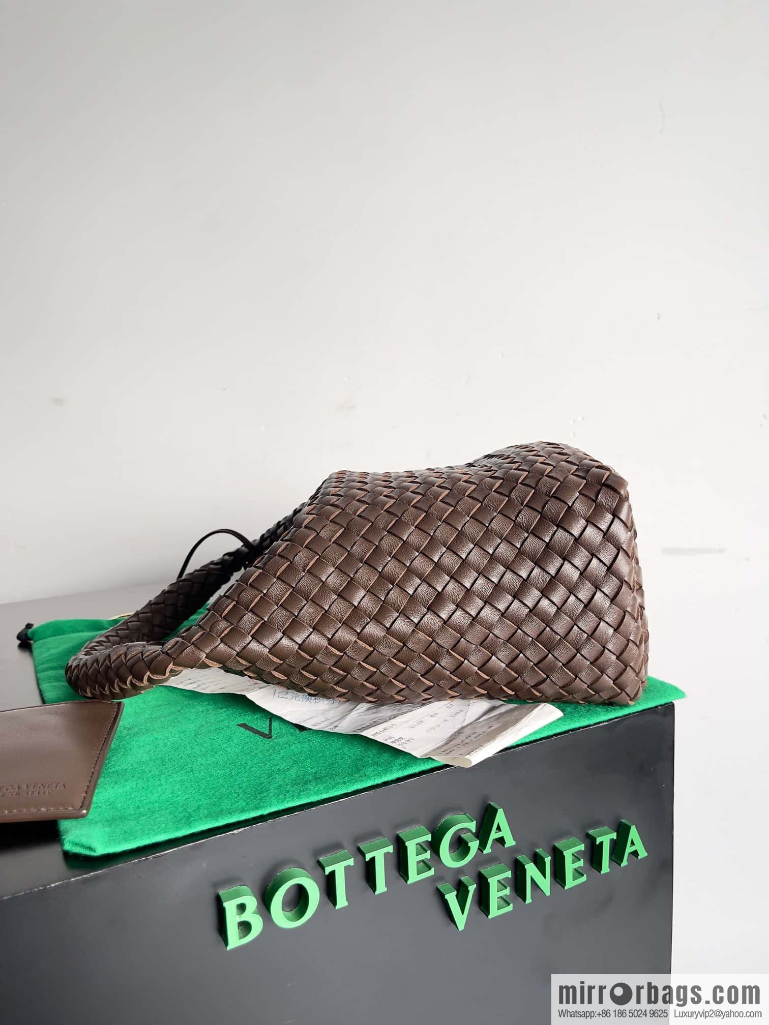 BV Cabat Bucket bucket bag model number: 753172 chocolate color