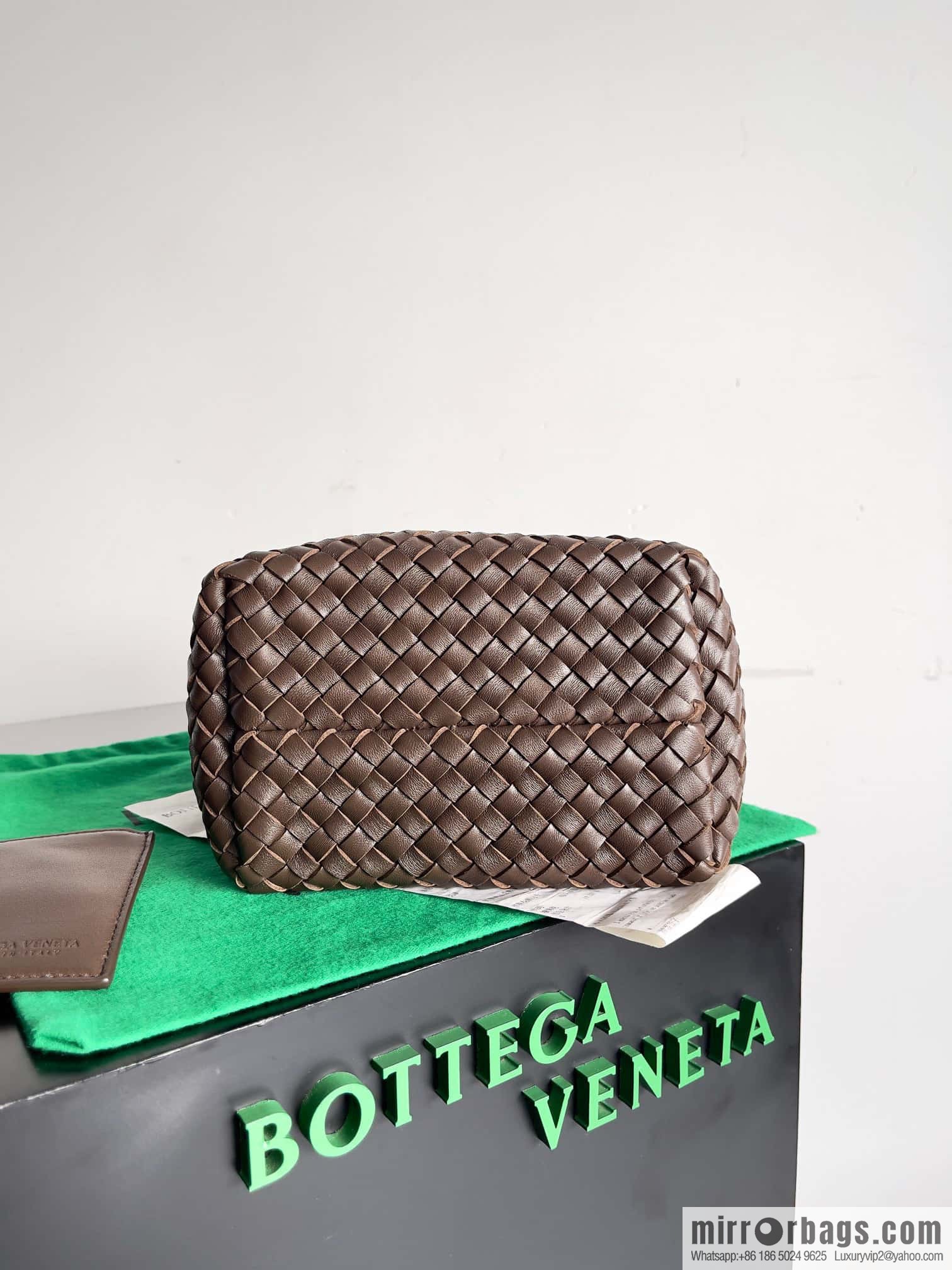 BV Cabat Bucket bucket bag model number: 753172 chocolate color