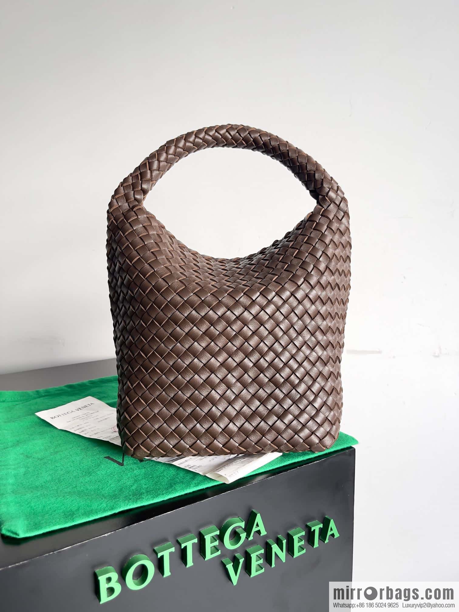 BV Cabat Bucket bucket bag model number: 753172 chocolate color