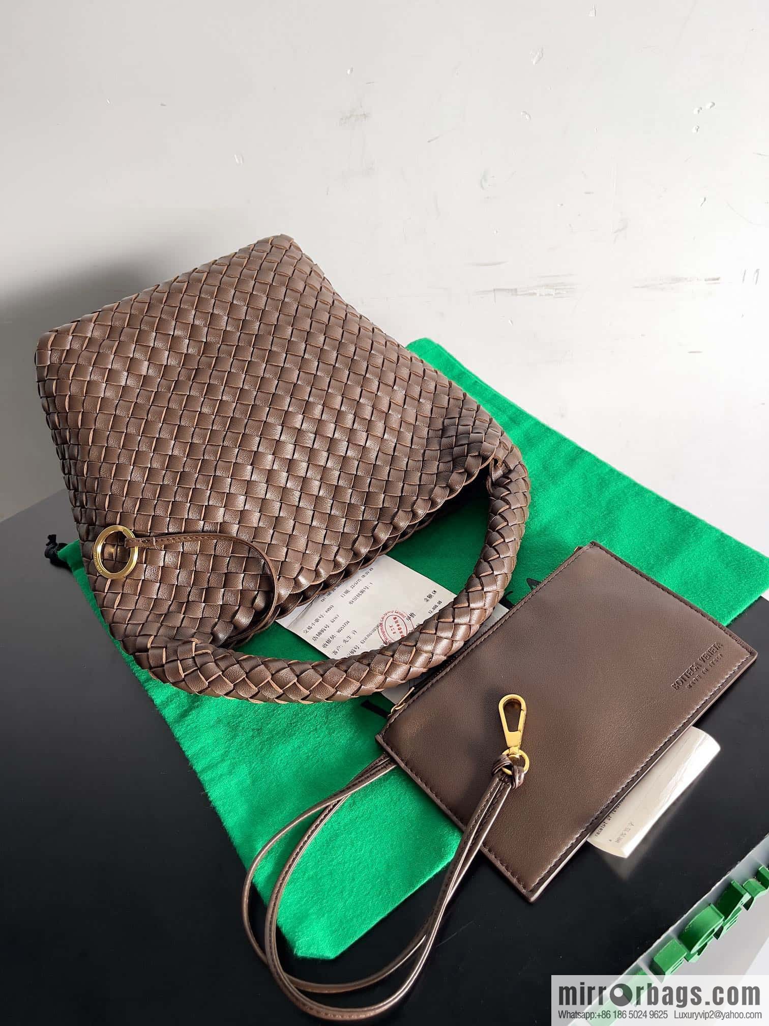 BV Cabat Bucket bucket bag model number: 753172 chocolate color