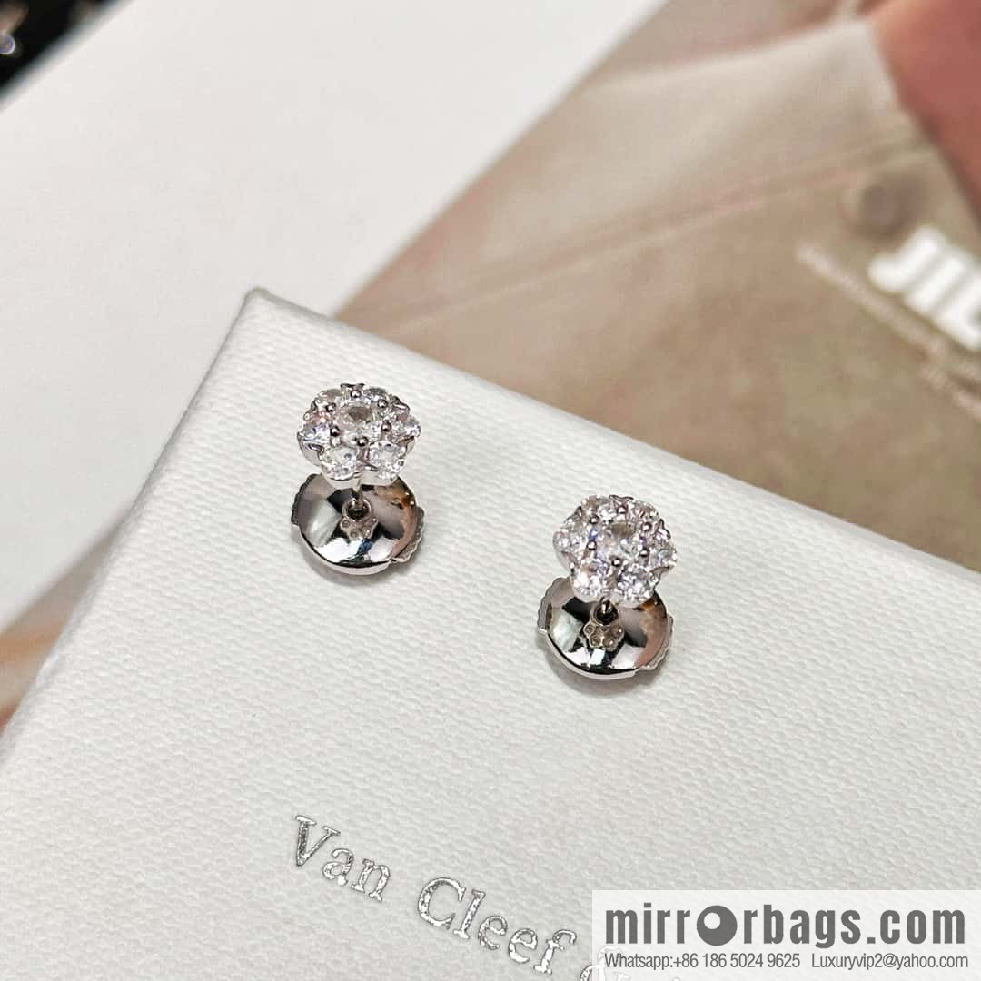 ❗️New ❗️ ☀️ Original ☀️ Van Cleef & Arpels Snowflake Earrings